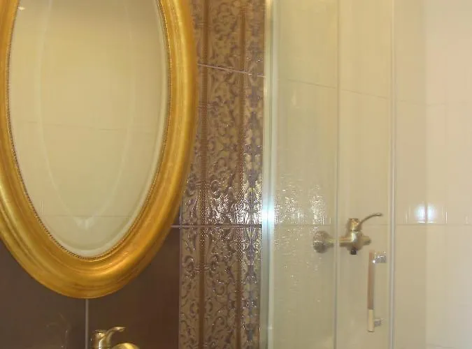 Dworek Pod Roza Rum i privatbostad *